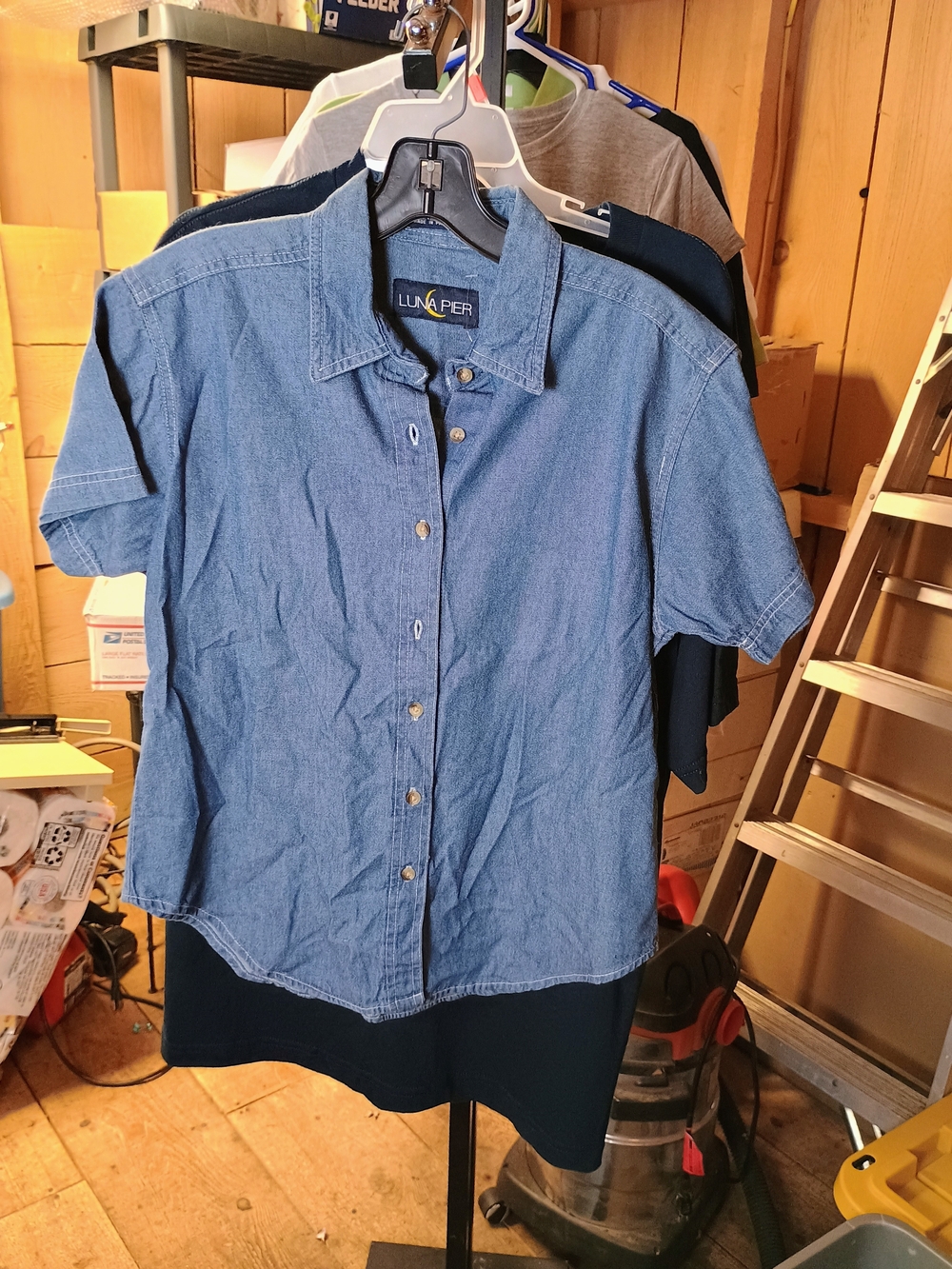 Women's Blue Short-Sleeve Button-Down Shirt